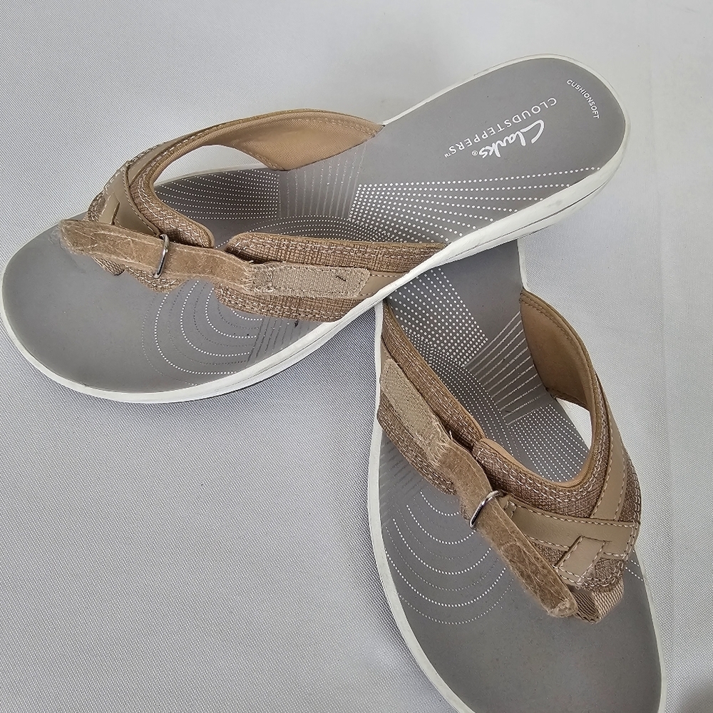 Clarks Cloudsteppers Breeze Sea Thong Sandals Size 9 Comfort Cushioned - Picture 13 of 14